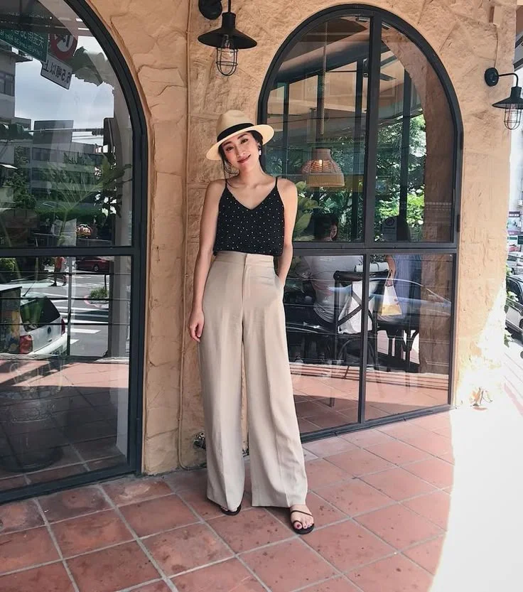 Beige pants outfit