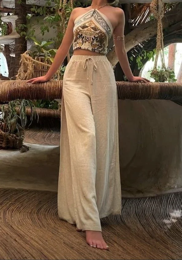 Beige pants outfit