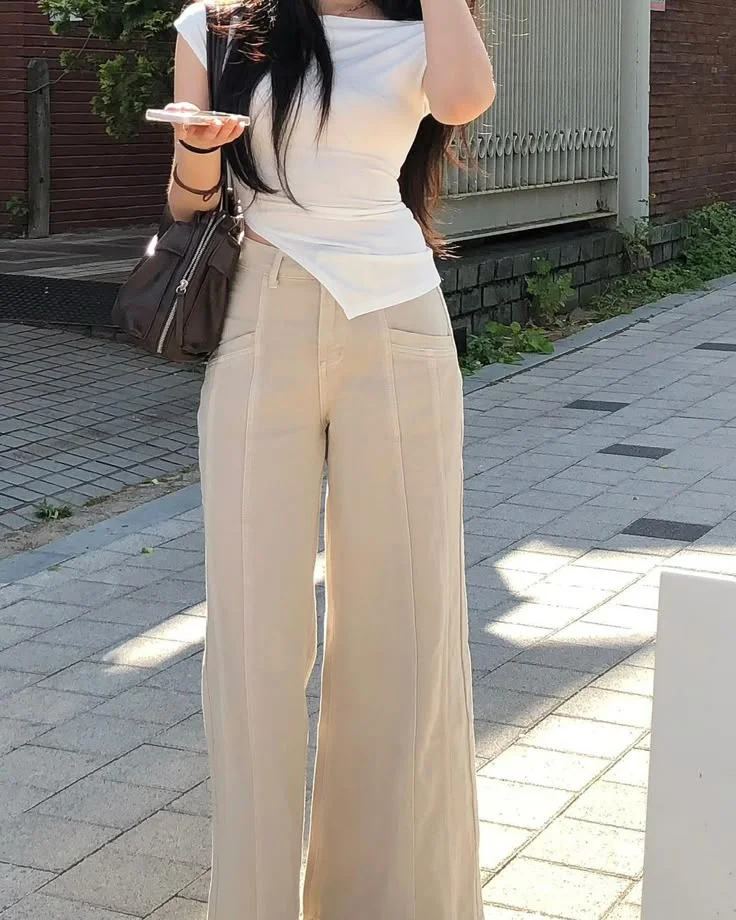 Beige pants outfit