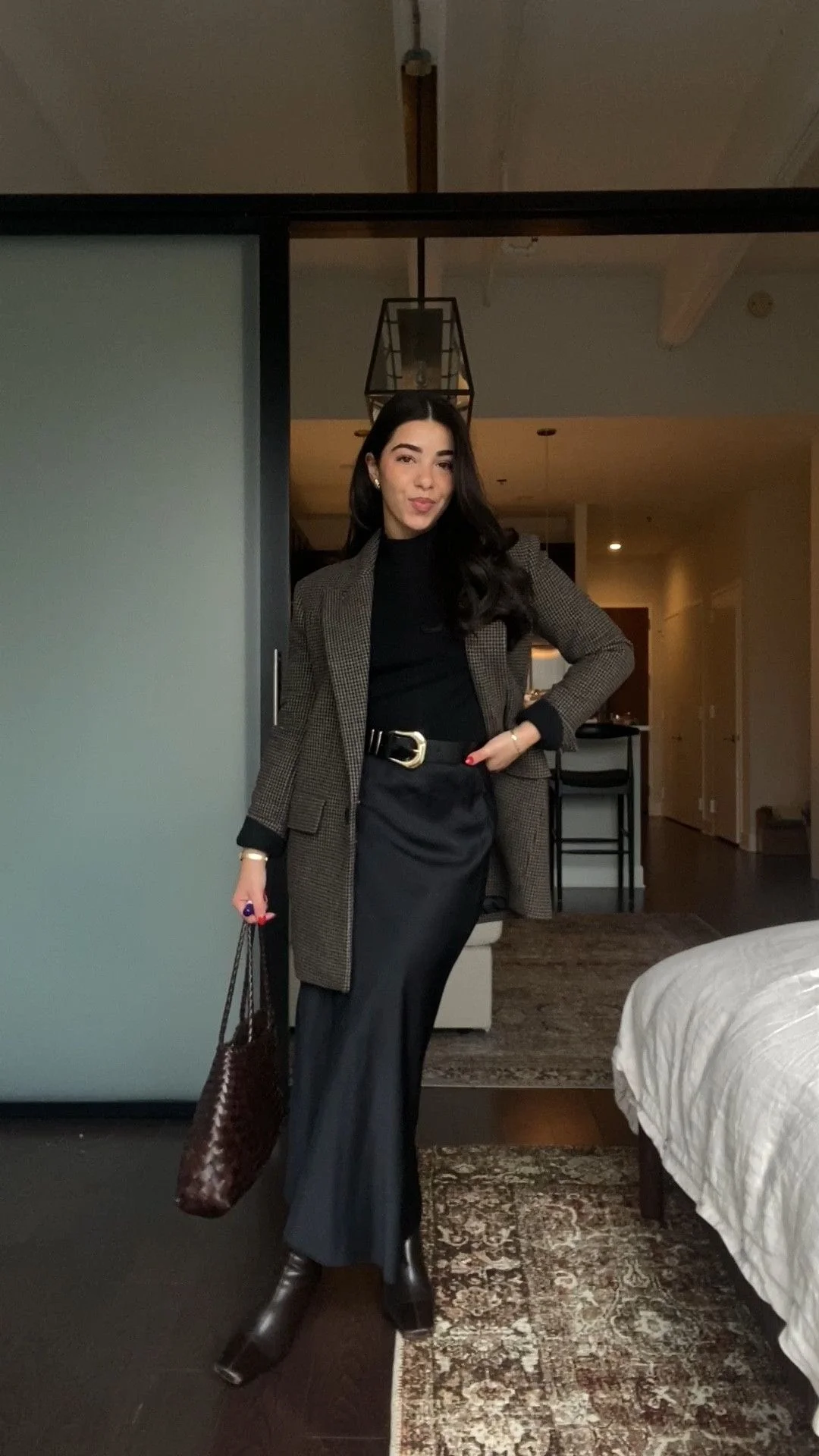 black-satin-skirt-outfit