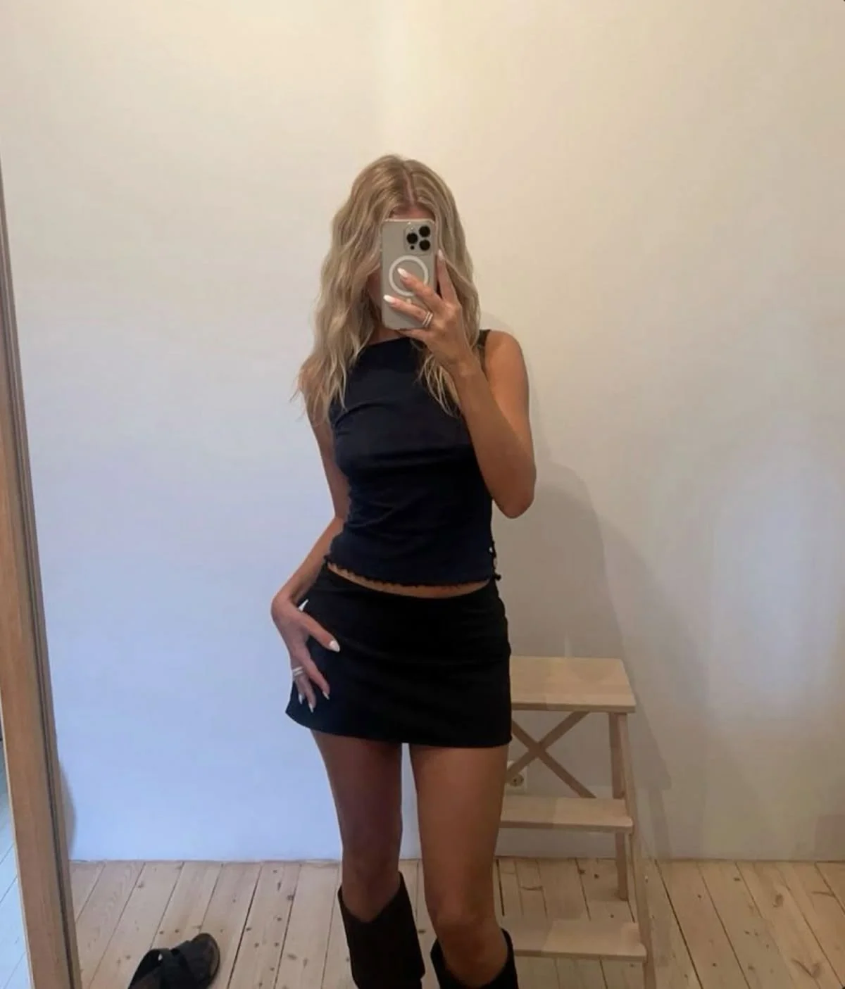 mini skirt outfit