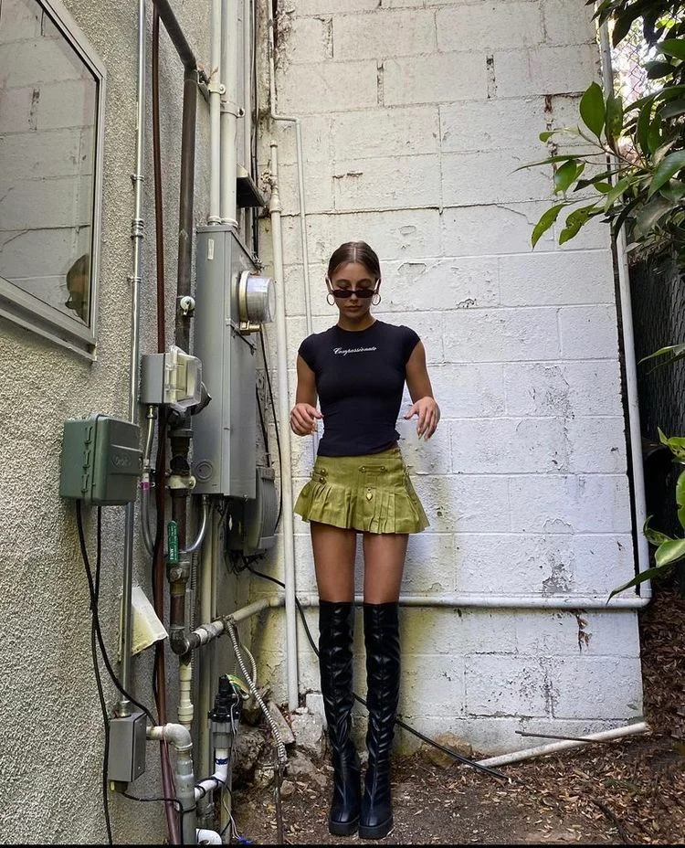 mini skirt outfit